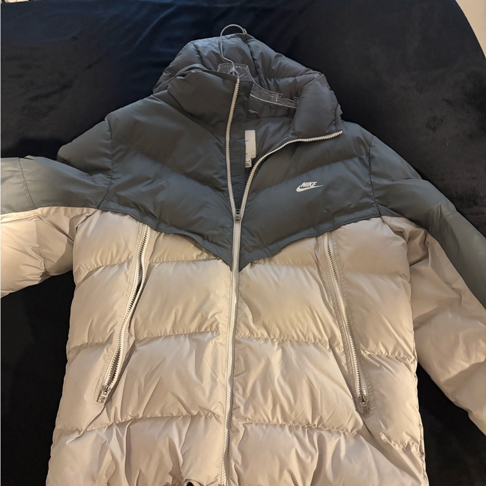 Nike Two-Tone Puffer Jacket - Gray and Cream